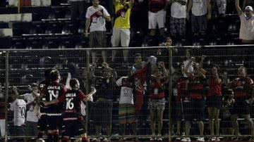 Imagem Em jogo fraco, Vitória vence o Coritiba com gol no fim e larga com a vantagem