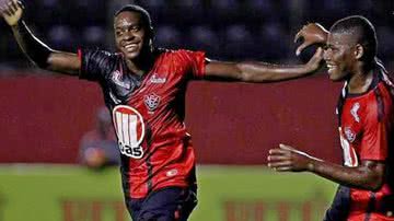 Imagem Com "hat-trick" de Nicácio, Vitória vence o Botafogo