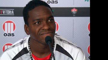 Imagem Nicácio estende contrato com o Vitória para jogar a final 