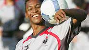 Imagem Marquinhos prefere a reserva do Vitória do que ir para o Japão