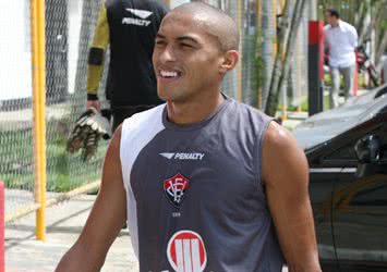 Imagem Nino Paraíba repete a novela e se queixa de dores após as férias