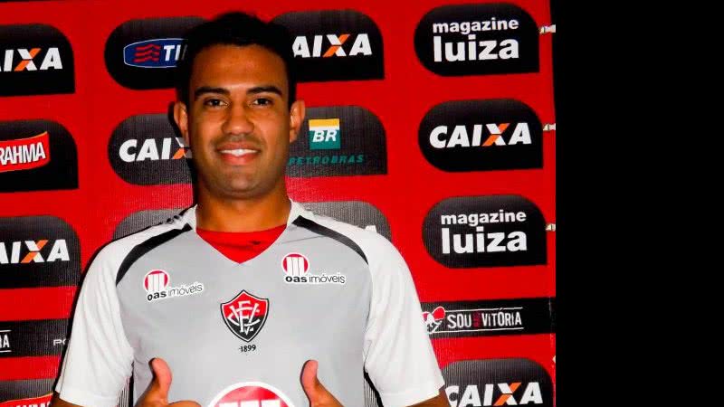 Imagem Após desistir do Vitória, zagueiro fecha com o América-MG