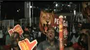 Imagem Vídeo: torcida do Vitória comemora na saída da Arena Fonte Nova