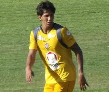 Imagem Caio Júnior indica que Victor Ramos será titular do Vitória