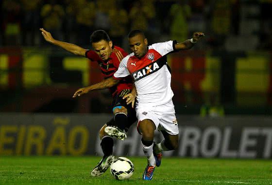 Imagem Pela Sulamericana, Vitória encara Sport tentando esquecer lanterna na série A