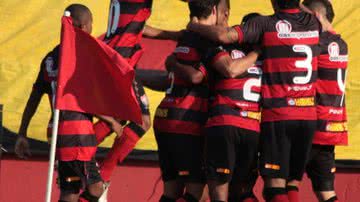 Imagem Vitória busca reencontrar triunfo contra o Atlético-PR