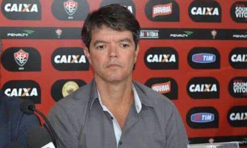 Imagem Felipe Ximenes aceita proposta do Flamengo e deixa o Vitória
