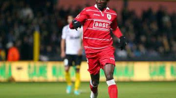 Imagem Zagueiro Kanu, do Standard de Liege, pode ser a novidade no Vitória