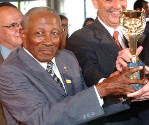 Imagem Ex-jogador Djalma Santos morre aos 84 anos em Minas Gerais