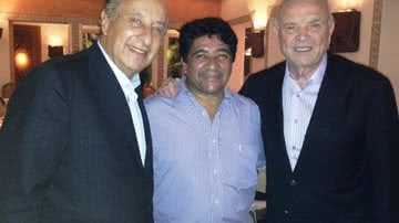 Imagem Reconhecimento: Presidente da FBF é homenageado pela CBF