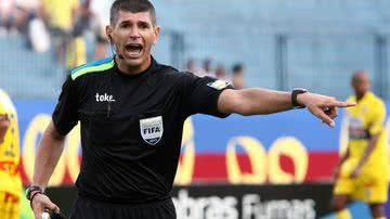 Imagem Árbitro da FIFA apita primeiro BaVi da final do Baianão
