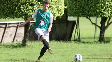 Imagem Gabriel Paulista treina normalmente e deve ir para o jogo contra o Goiás