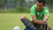 Imagem "Leilão" afasta Vitória de acerto com zagueiro Gustavo