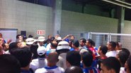 Imagem Torcedores do Bahia protestam contra isolamento de acessos na Arena