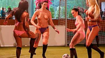 Imagem Que pelada! Mulheres jogam futebol nuas na Europa