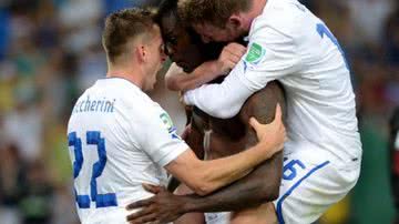 Imagem Com gol de Balotelli, Itália vence o México