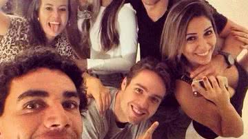 Imagem Em véspera de clássico, Juan faz farra com mulheres e jogador do Bahia