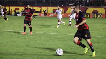 Imagem Juan perde pênalti, Vitória é derrotado pelo Flamengo e permanece na lanterna