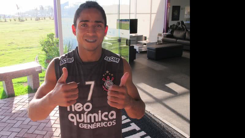 Imagem Assediado pelo Bahia, Jorge Henrique assina com Internacional 