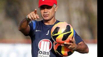 Imagem Jorginho testa esquema ofensivo e ajusta time para estreia