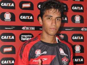 Imagem Lucas Zen não teme pressão da torcida e diz estar pronto para jogar