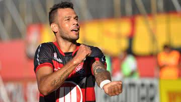 Imagem Luís Alberto não deve ficar no Vitória em 2014