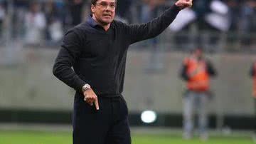 Imagem Vanderlei Luxemburgo está fora do Grêmio