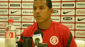 Imagem Meia do Inter pode reforçar o Vitória em 2013