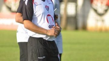 Imagem Vitória se reapresenta e reservas treinam sob olhar de Ney