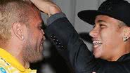 Imagem Neymar vê má fase, se irrita com tema Europa e ironiza Daniel Alves