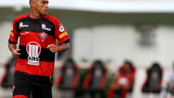 Imagem Nino Paraíba desfalca Vitória por três semanas 