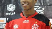 Imagem Gabriel é regularizado no Flamengo e pode estrear em clássico