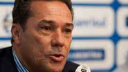 Imagem  Sem clube, Luxemburgo é disputado por Vitória e Palmeiras