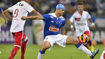 Imagem Cruzeiro goleia o Náutico e segue imbatível na liderança