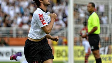 Imagem Pato marca na estreia pelo Corinthians