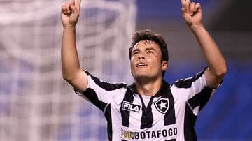 Imagem Vitória contrata o meia Renato Cajá