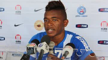 Imagem Atlético-MG ‘sonda’ lateral-esquerdo do Bahia