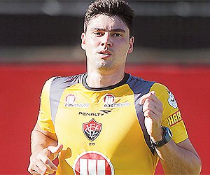 Imagem De preterido a titular: Pedro Oldoni renova com o Vitória