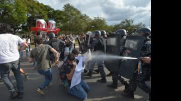 Imagem Polícia prende oito pessoas em protesto no Estádio Mané Garrincha