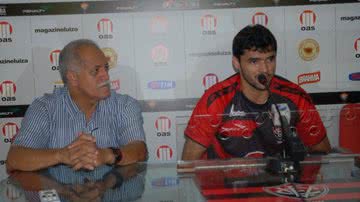 Imagem Craque do Baianão, Rômulo é apresentado no Vitória 