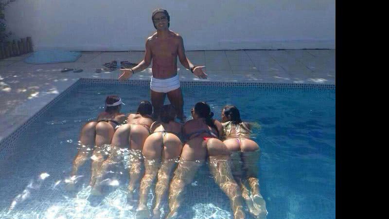 Imagem Ronaldinho chama repórter de invejoso por causa de farra com mulheres em Jauá