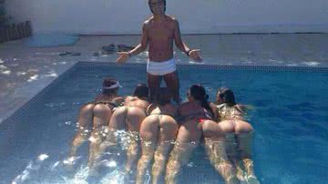 Imagem Ronaldinho chama repórter de invejoso por causa de farra com mulheres em Jauá