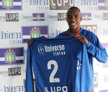 Imagem Ex-goleiro do Vitória é acusado de racismo