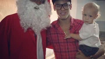 Imagem Neymar e Davi Lucca recebem a visita do Papai Noel