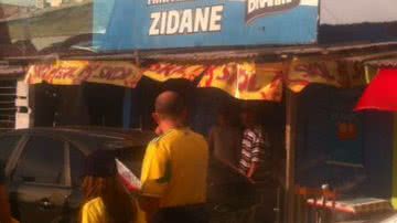 Imagem E no meio do caminho havia um Zidane