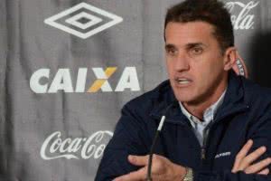 Imagem Técnico do Atlético-PR espera um Bahia "desesperado"