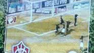 Imagem Arena troca escudo do Vitória e torcida vai à loucura