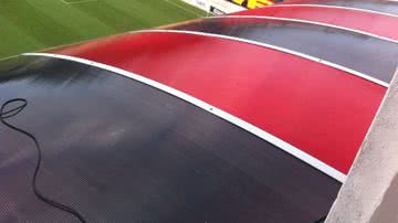 Imagem  Toldo impede visão da imprensa na reabertura do Barradão  