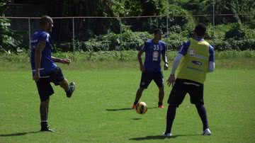 Imagem Cheio de desfalques, Cristóvão Borges comanda treinamento no Fazendão