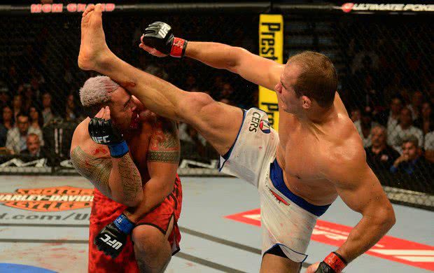 Imagem Cigano vence Hunt e fará revanche contra Cain Velásquez